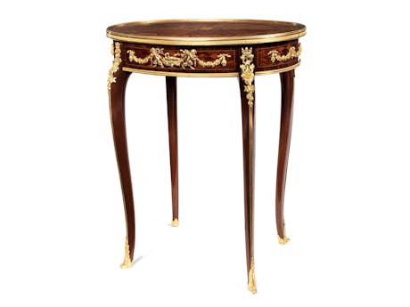 Tisch im Louis XV-Stil